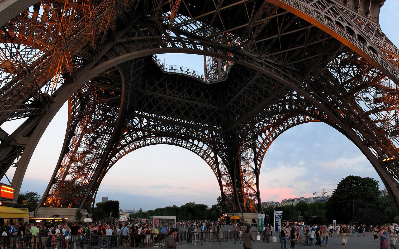 In_Eiffel_by_IvanAndreevich.jpg