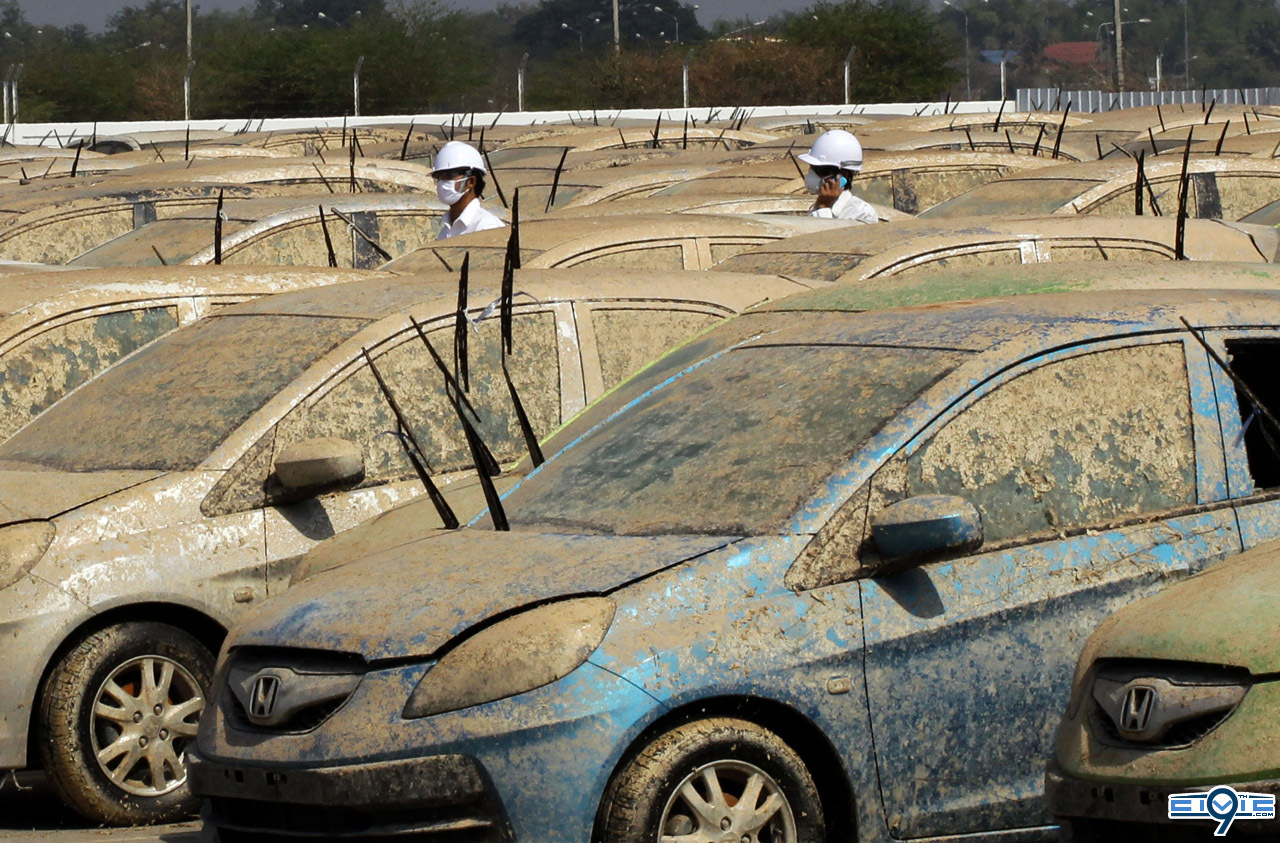05_honda_flood_cars.jpg