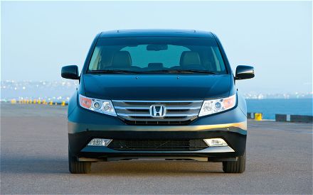 201_honda_odyssey_touring_front_end.jpg