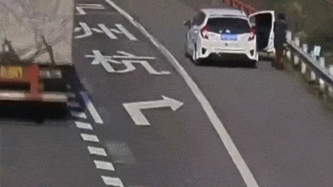 F0Cs2bt.gif