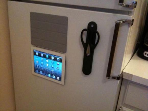 iPad_2_Smart_Cover_Fridge_9to5ipad.jpg