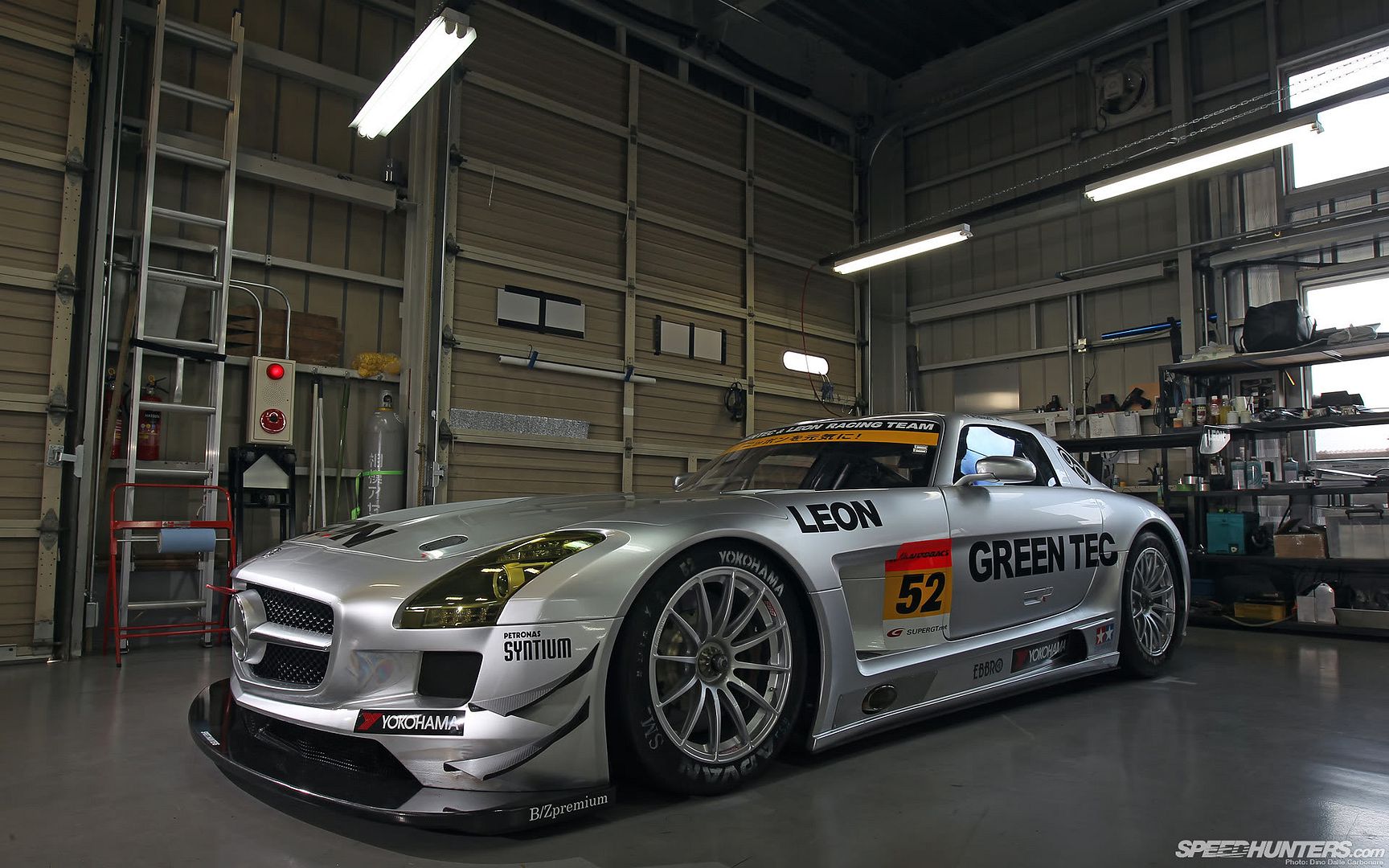 ShiftSLS-GT300-03-Hi.jpg